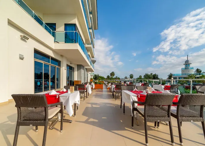 Commodore Elite & (adults Only) سيدي