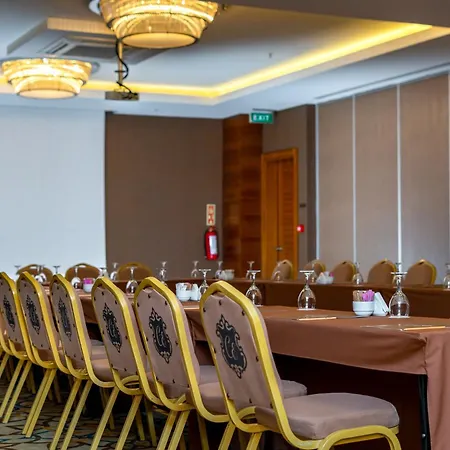 Commodore Elite & (adults Only)