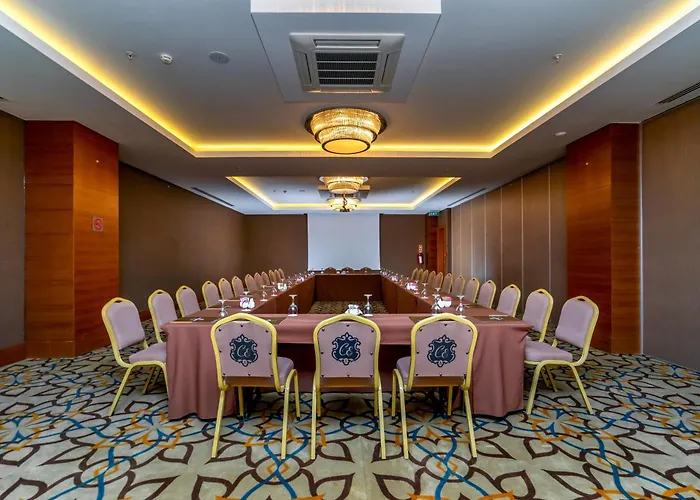 Commodore Elite & (adults Only) Hotel