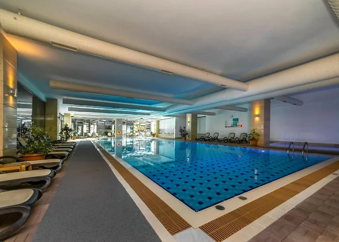 Commodore Elite & (adults Only) Hotel