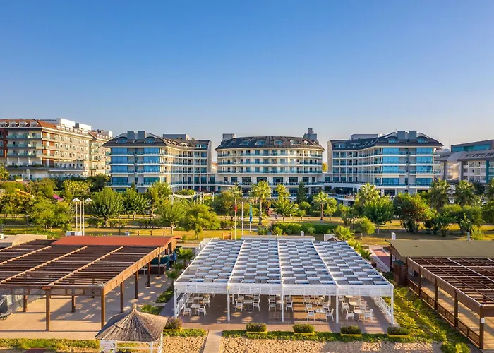 Commodore Elite & (adults Only) Hotel