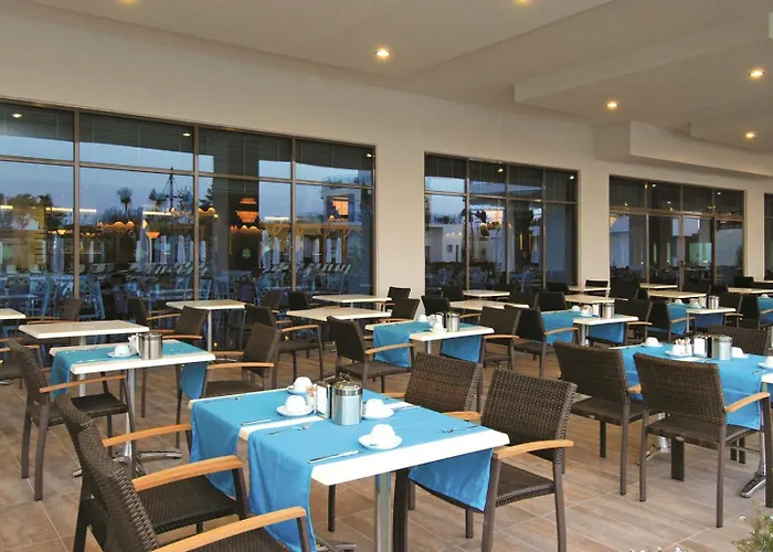 Commodore Elite & (adults Only) Hotel